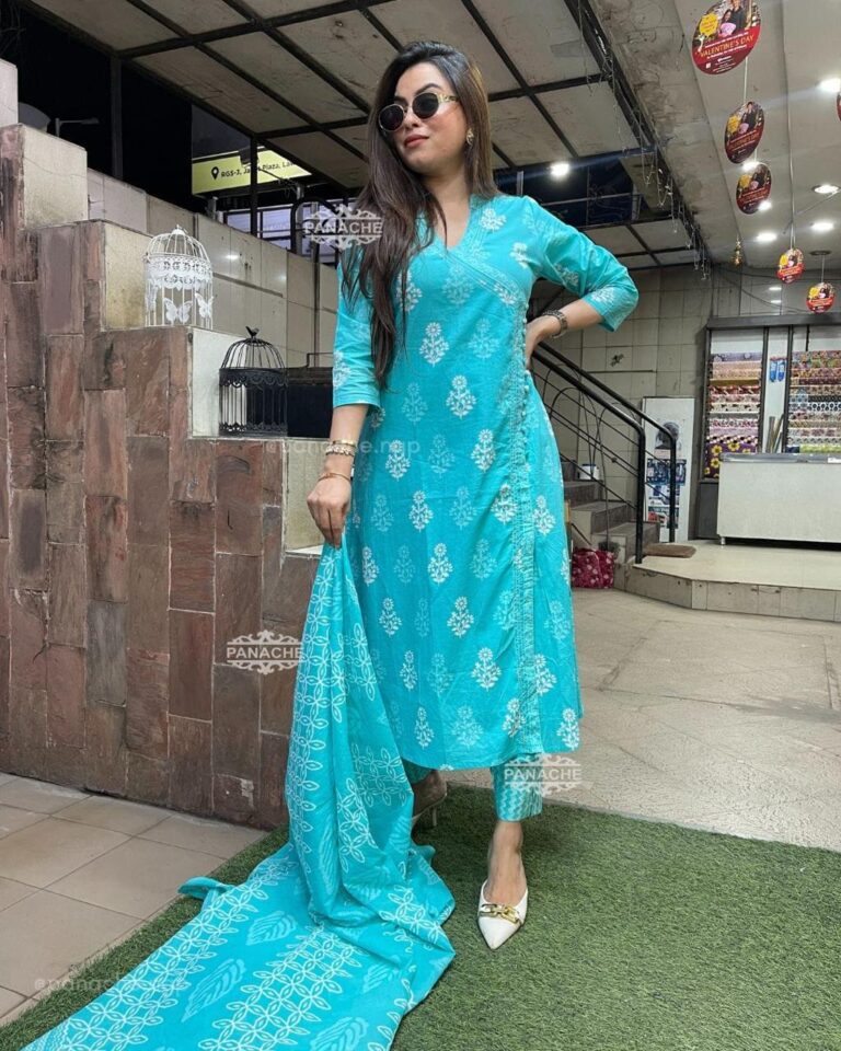 Beautiful flower print beautiful kurti pant