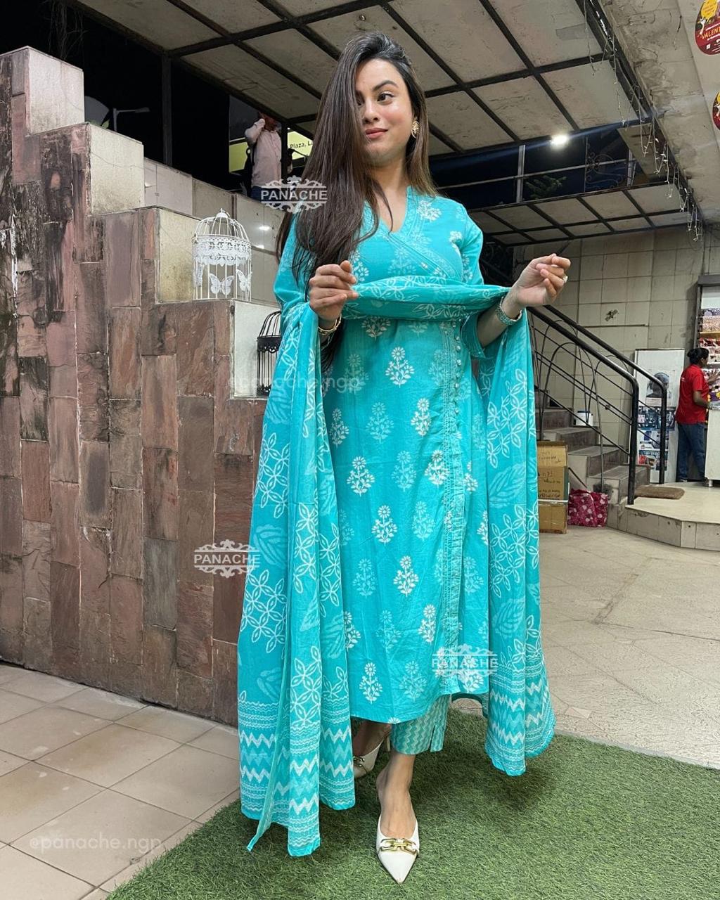 Beautiful flower print beautiful kurti pant