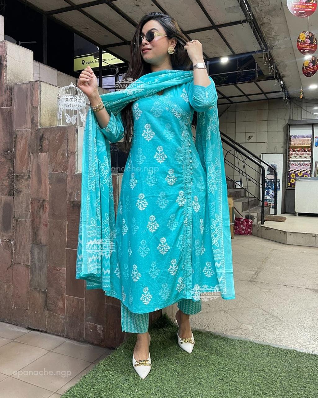 Beautiful flower print beautiful kurti pant