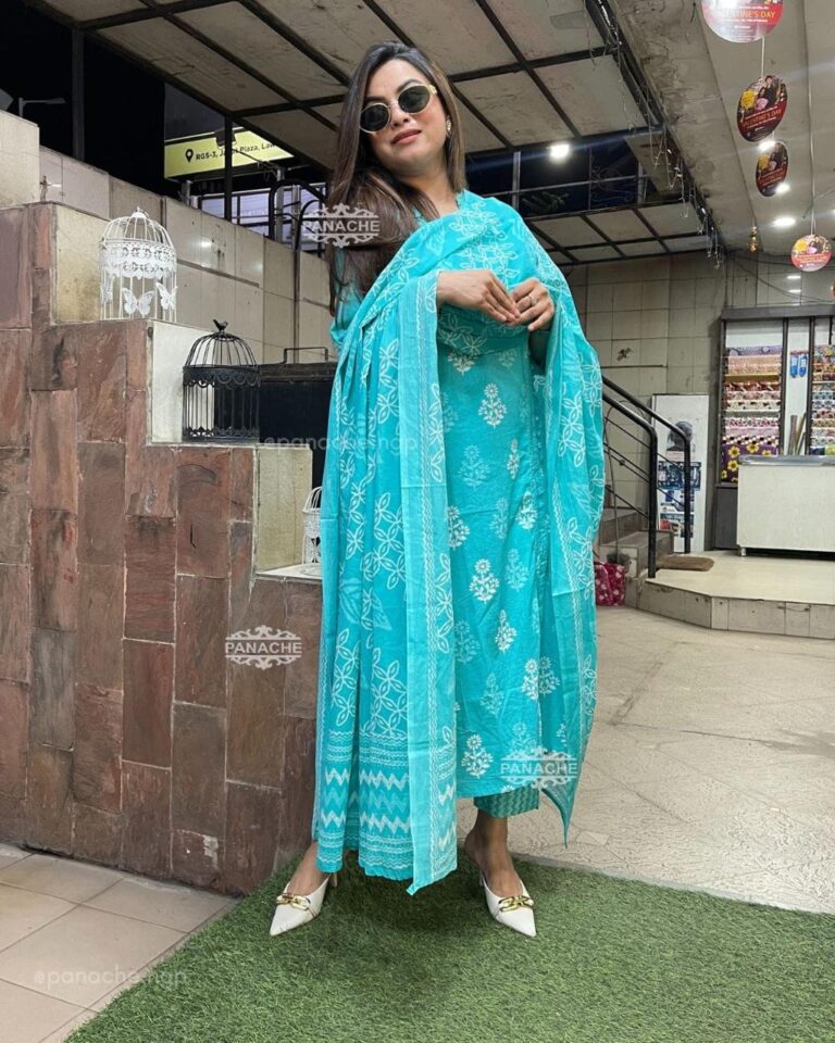 Beautiful flower print beautiful kurti pant