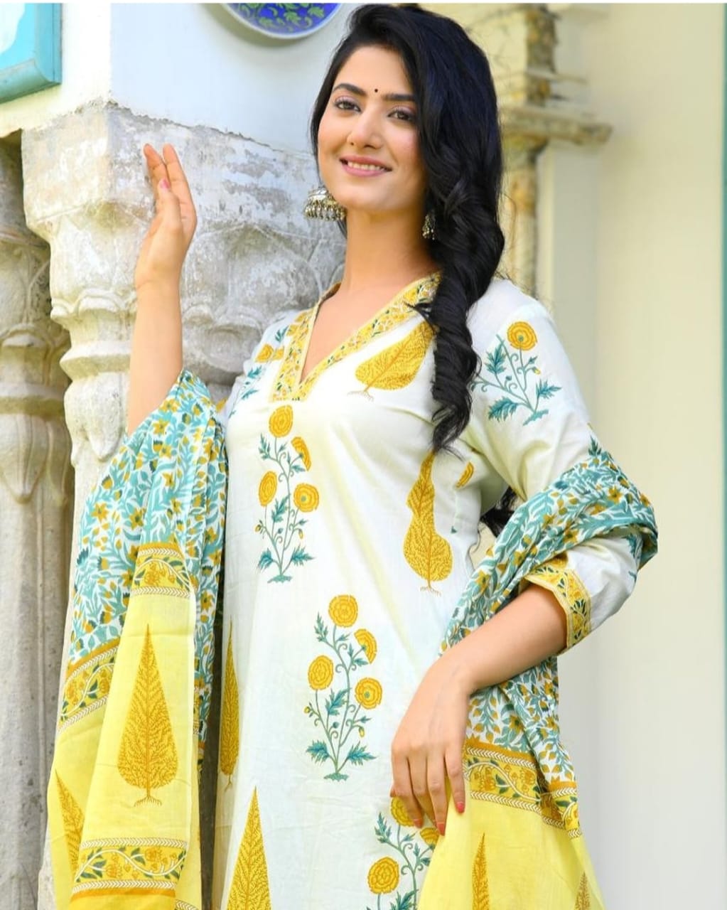 Beautiful flower print beautiful kurti pant