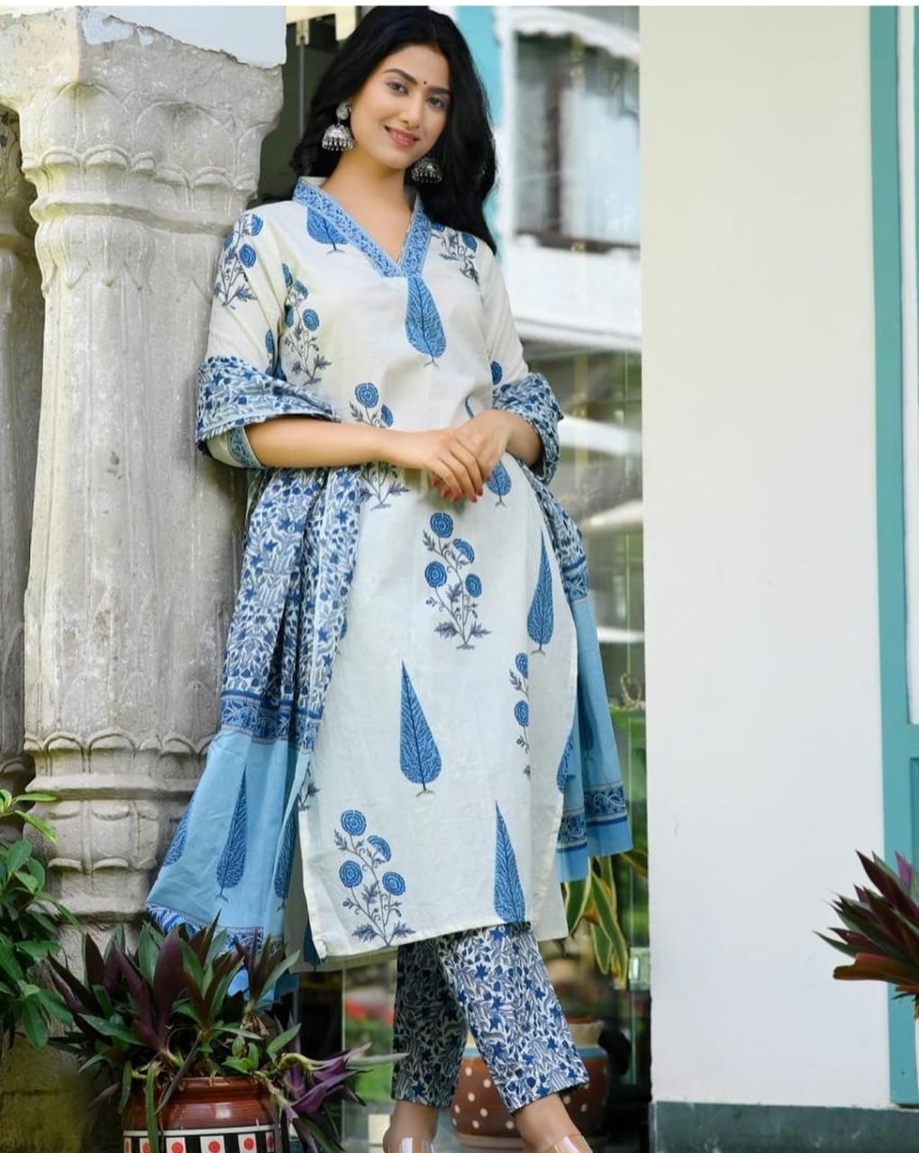 Beautiful flower print beautiful kurti pant