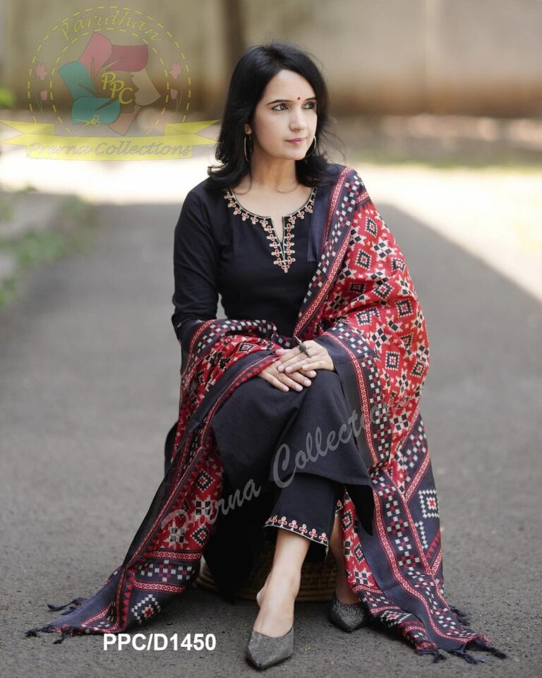 Classy Handloom Embroidery Set With Patola Khadi
