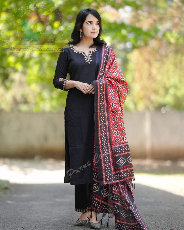 Classy Handloom Embroidery Set With Patola Khadi