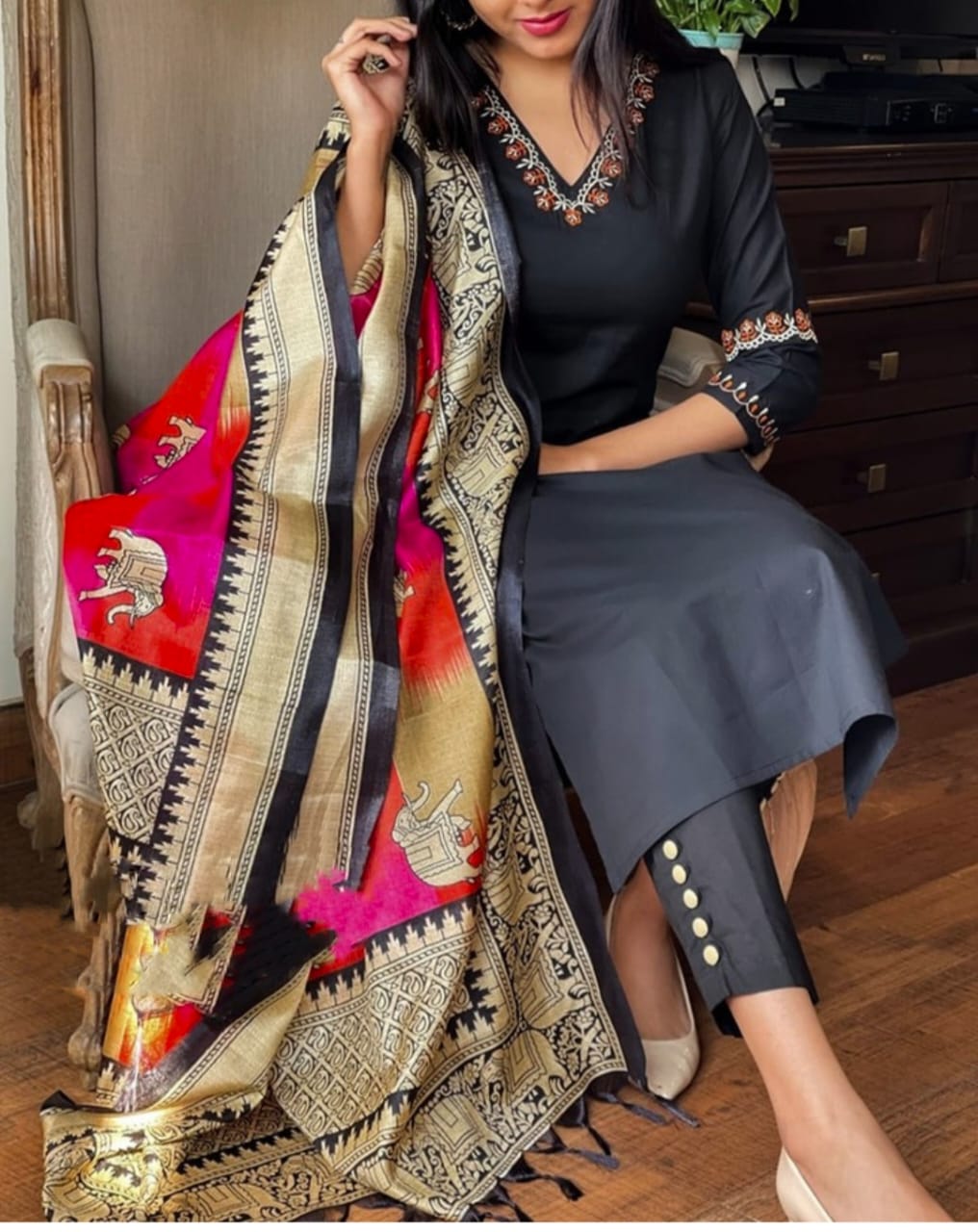 Paired with beautiful khadi silk mangalpuri print duppata..