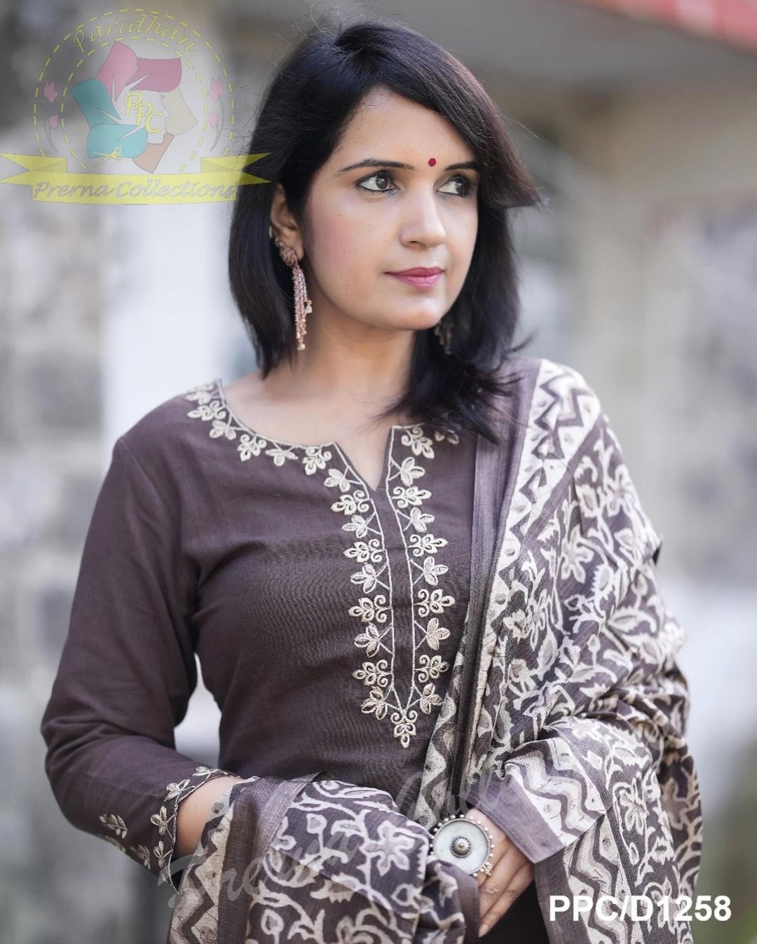 CLASSY AARI EMBROIDERY HANDLOOM SET WITH KHADI SILK KANTHA PRINT DUPATTA
