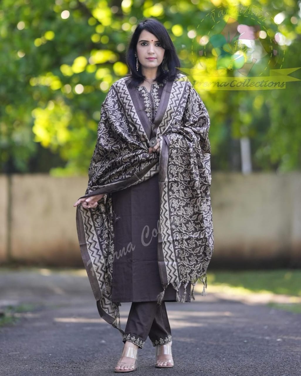 CLASSY AARI EMBROIDERY HANDLOOM SET WITH KHADI SILK KANTHA PRINT DUPATTA