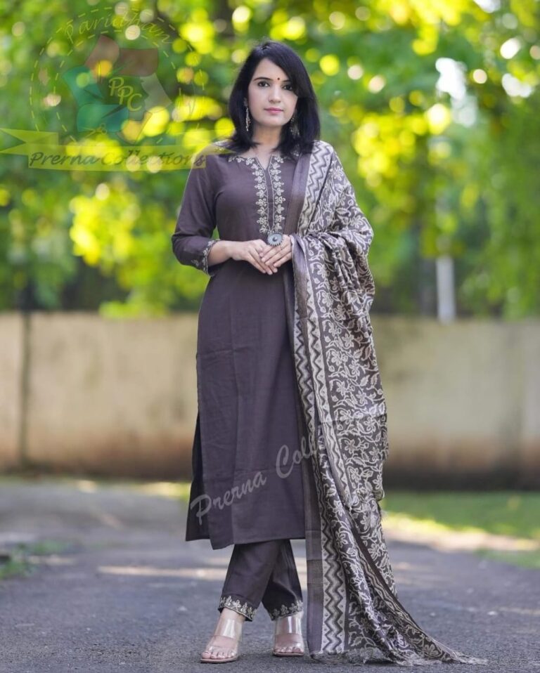 CLASSY AARI EMBROIDERY HANDLOOM SET WITH KHADI SILK KANTHA PRINT DUPATTA