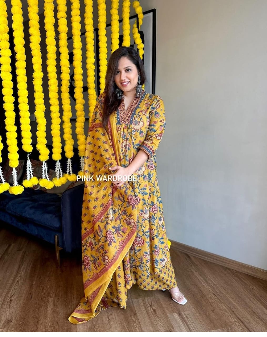 Beautiful flower print beautiful kurti pant with cotton malmal dupatta