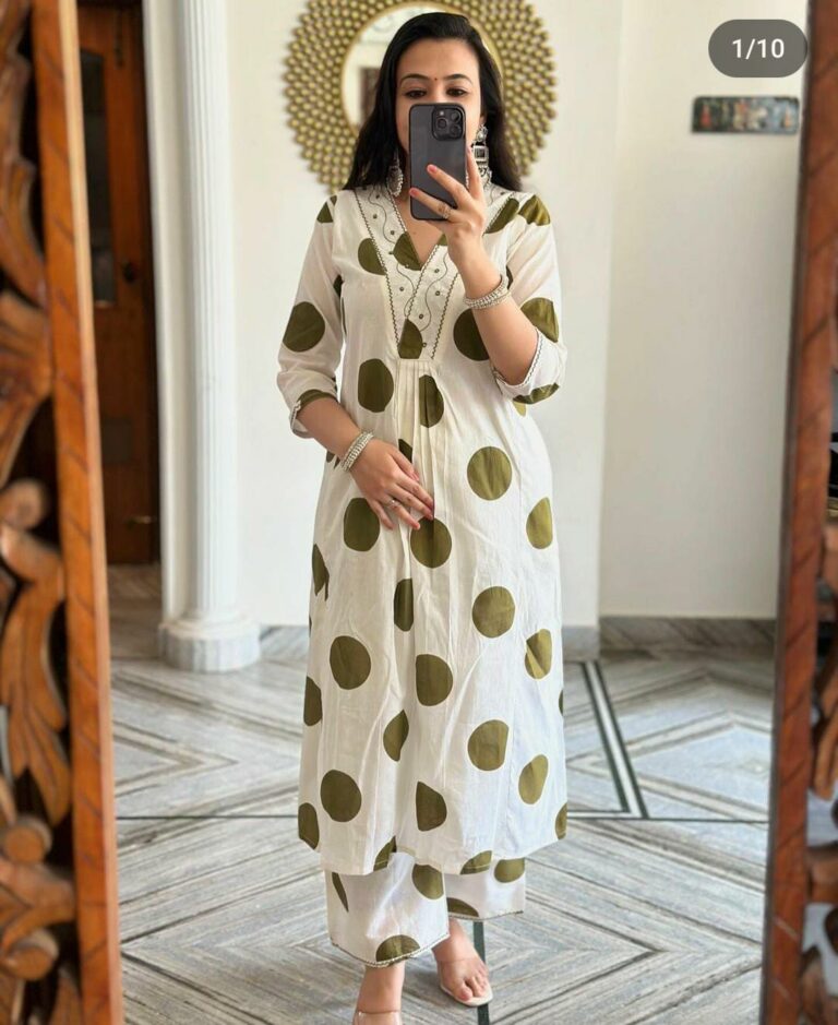 Beautiful comfortable silhouette with an amazing print