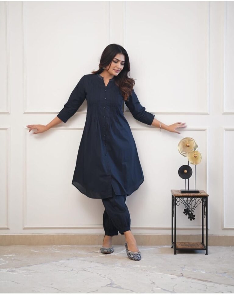 Premium cotton kurta with pleated pattern  with Embroidery collar and embroidery sleeve
