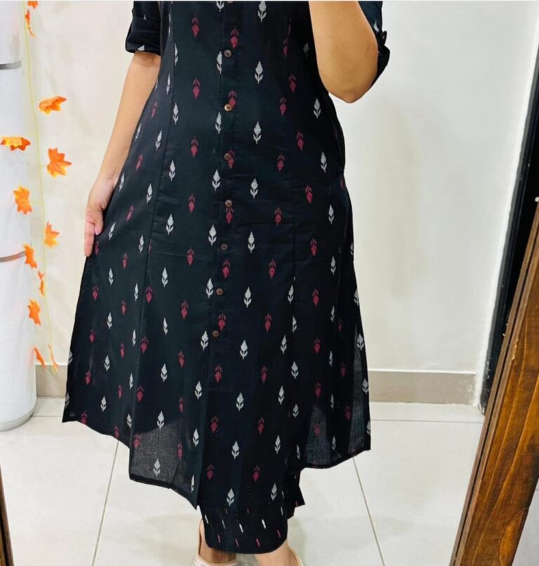 Aline pattern paried with Ankle length pant