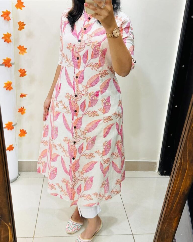 The stunning Superhit Design 2Pcs set (Kurti with pant)!