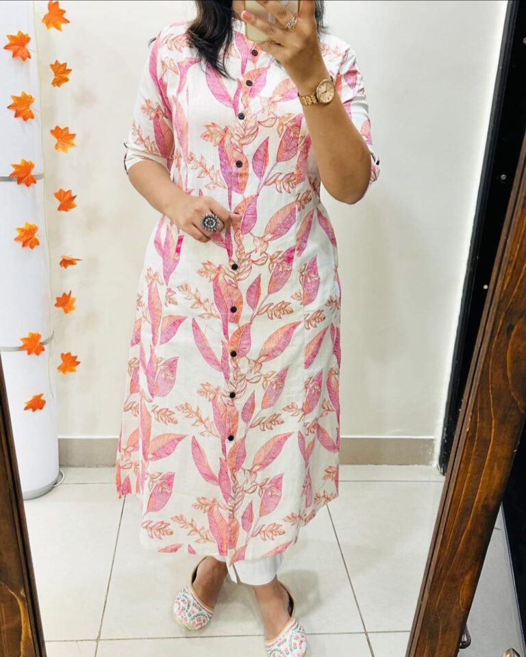 The stunning Superhit Design 2Pcs set (Kurti with pant)!