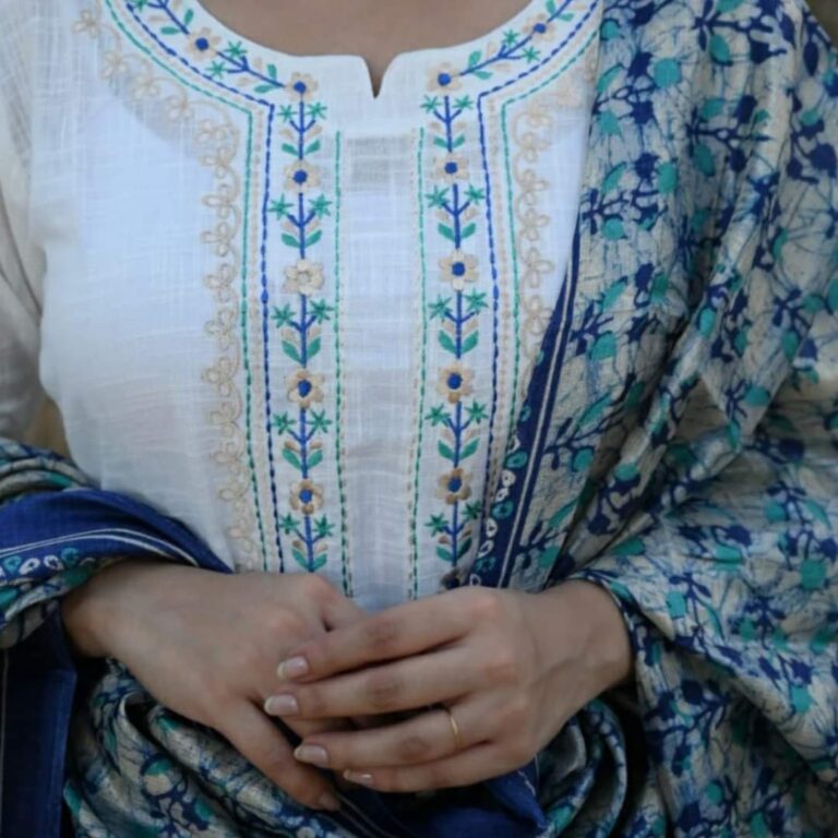 Handloom cotton slub kurta pant and khadi silk Dupatta set
