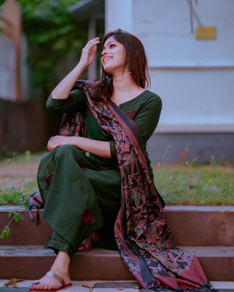 Bottle green khadi set with embroidered rose paird with kantha silk dupatta
