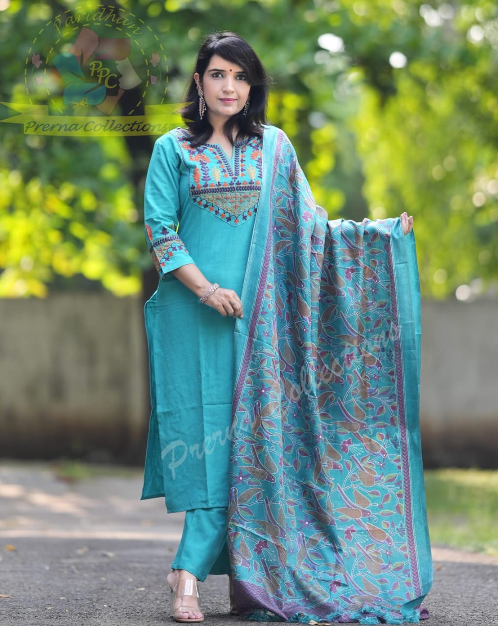 CLASSY AARI EMBROIDERY HANDLOOM SET WITH KHADI SILK KANTHA PRINT DUPATTA