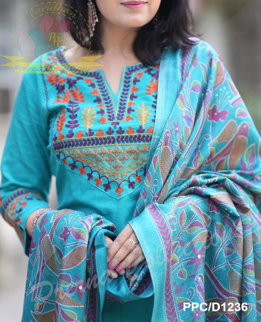 CLASSY AARI EMBROIDERY HANDLOOM SET WITH KHADI SILK KANTHA PRINT DUPATTA