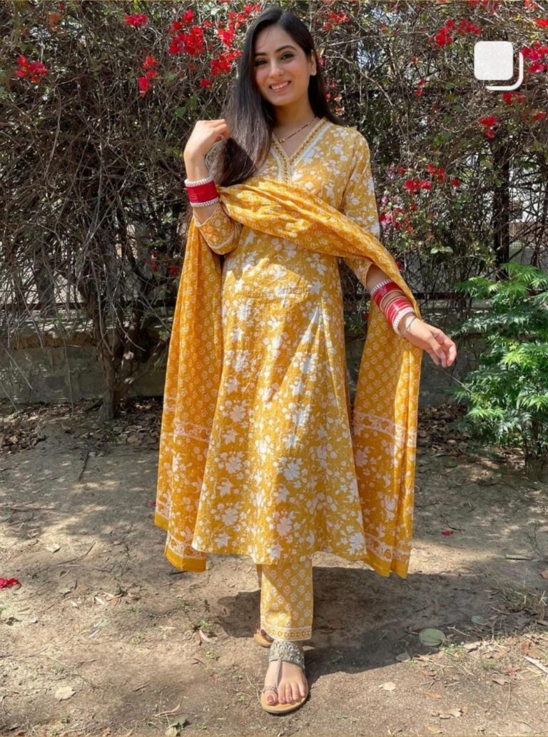 Cotton block print 3 Pics Suit Set  Hand Work Detailing On Neck Line.