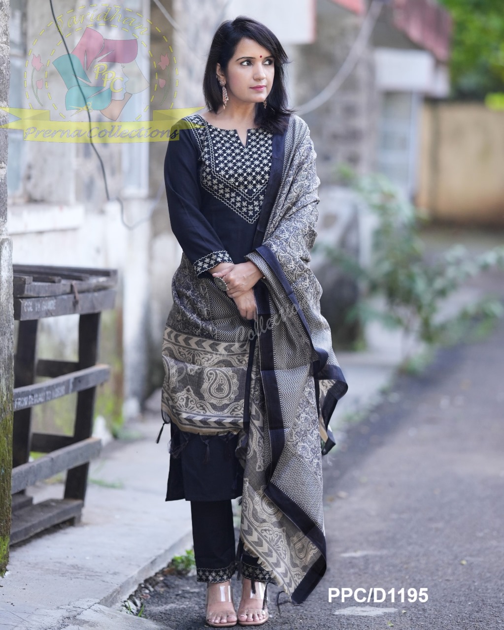 HANDLOOM EMBROIDERY SET WITH KALAMKARI KHADI SILK DUPATTA