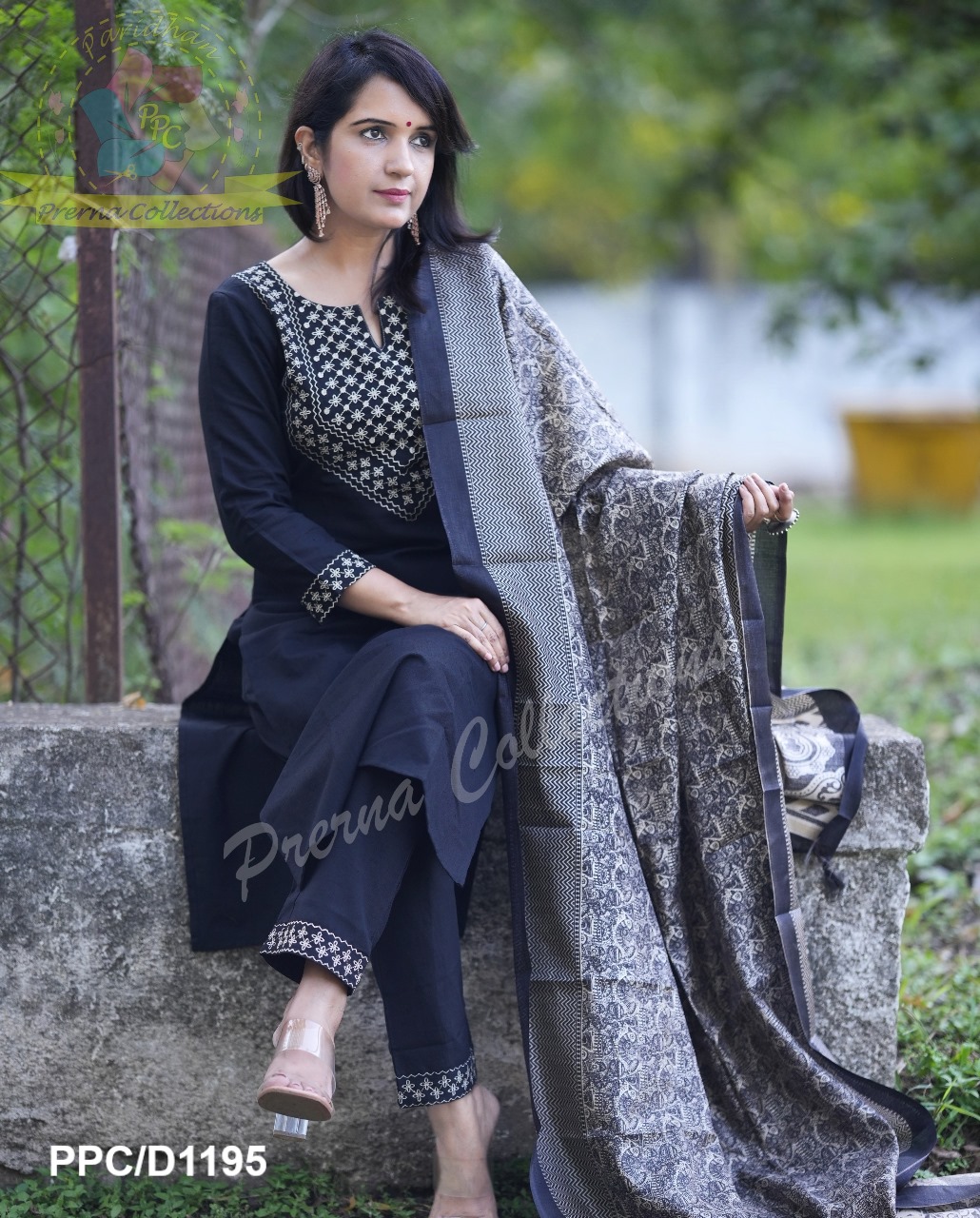 HANDLOOM EMBROIDERY SET WITH KALAMKARI KHADI SILK DUPATTA