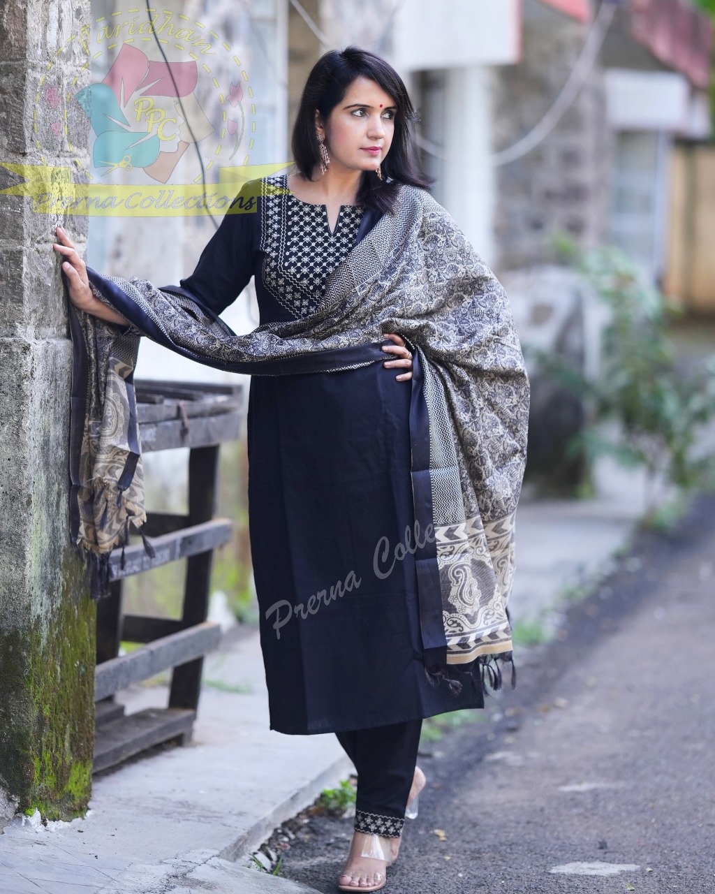 HANDLOOM EMBROIDERY SET WITH KALAMKARI KHADI SILK DUPATTA