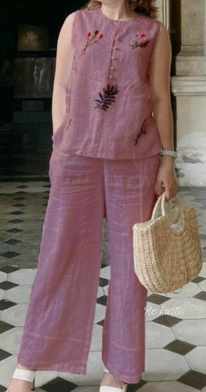 Stylish and walk in comfort in our new set with beautiful flowers embroidery work.