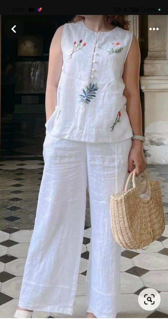 Stylish and walk in comfort in our new set with beautiful flowers embroidery work.