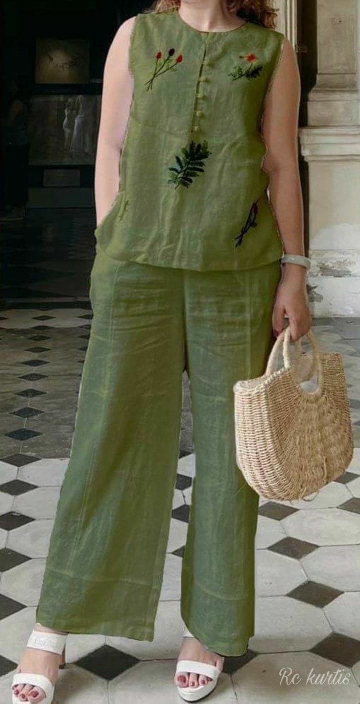 Stylish and walk in comfort in our new set with beautiful flowers embroidery work.