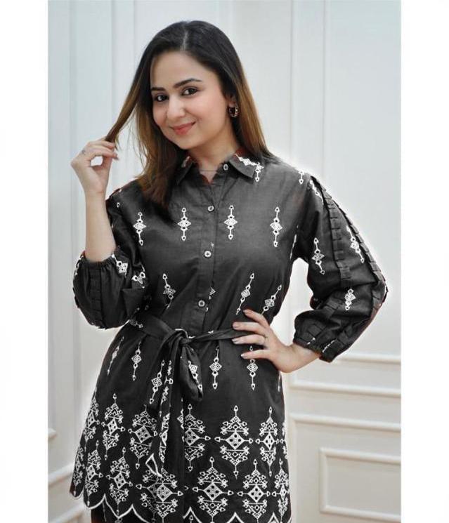 Dressing yourself with this cotton Febric coordinate set.