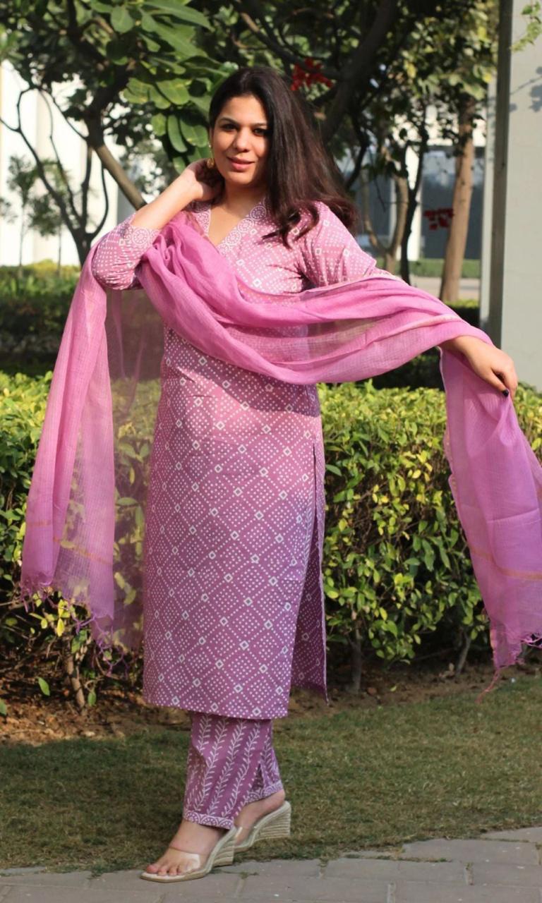 New kurta set with new style in saganeri  print