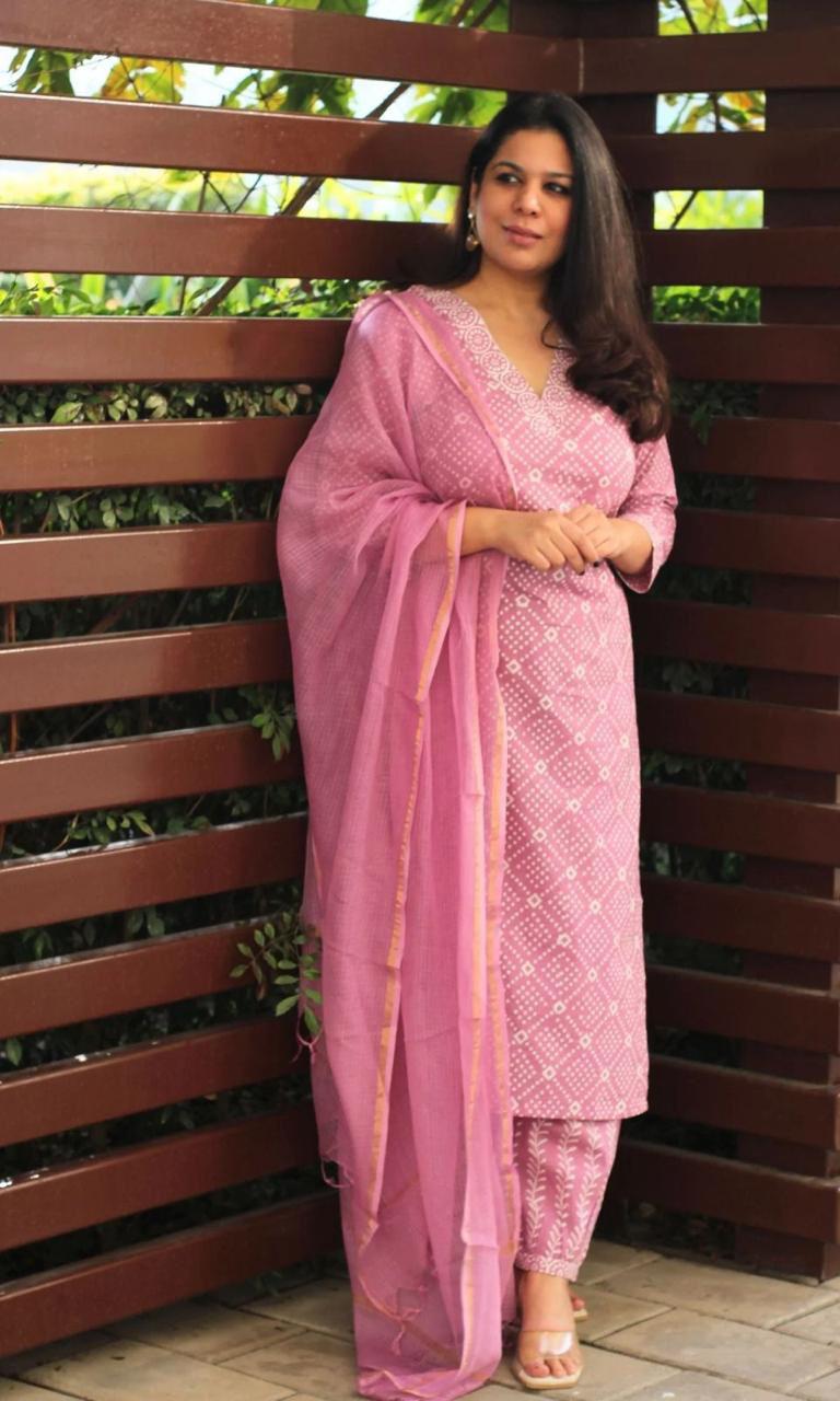 New kurta set with new style in saganeri  print