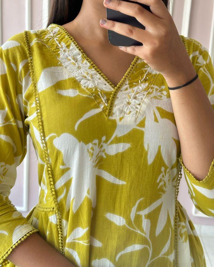 New smart casual Cotton Kurti set Abstract Floral Print Featuring V-neck Design