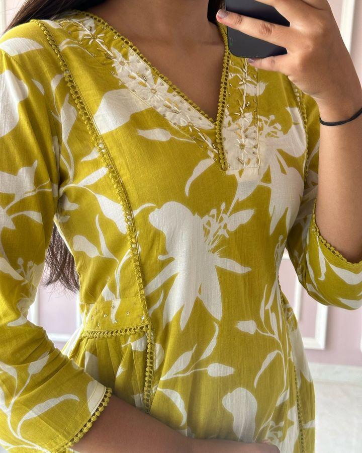 New smart casual Cotton Kurti set Abstract Floral Print Featuring V-neck Design