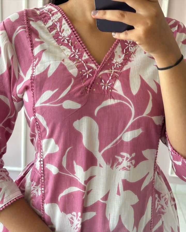 New smart casual Cotton Kurti set Abstract Floral Print Featuring V-neck Design