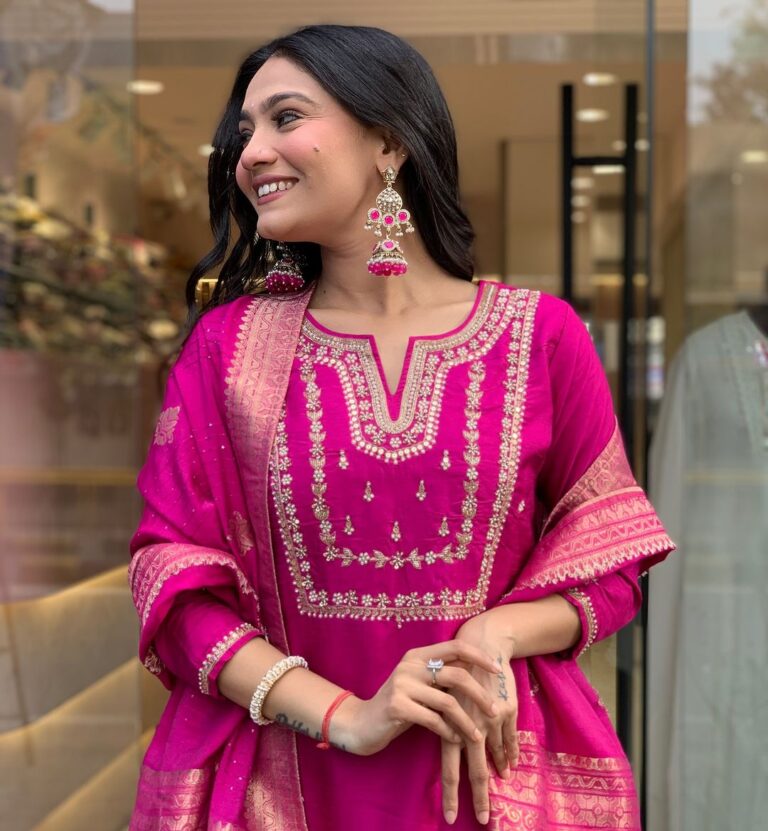 Best Reyon export Quality fabric kurti with pant and latkan Dupatta