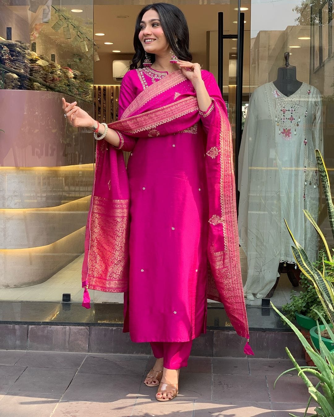 Best Reyon export Quality fabric kurti with pant and latkan Dupatta