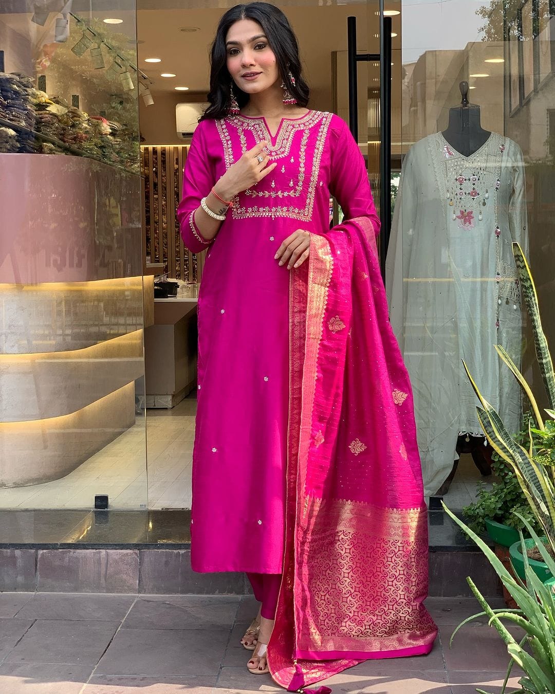 Best Reyon export Quality fabric kurti with pant and latkan Dupatta