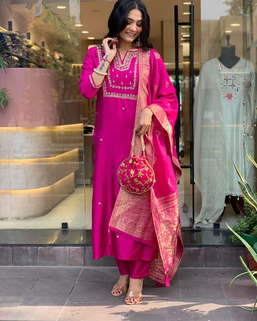 Best Reyon export Quality fabric kurti with pant and latkan Dupatta