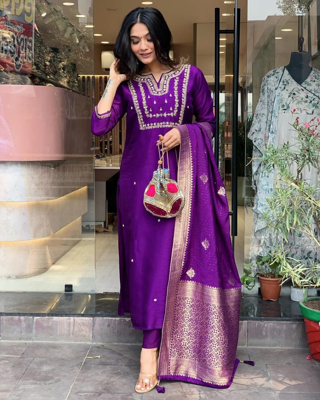 Best Reyon export Quality fabric kurti with pant and latkan Dupatta
