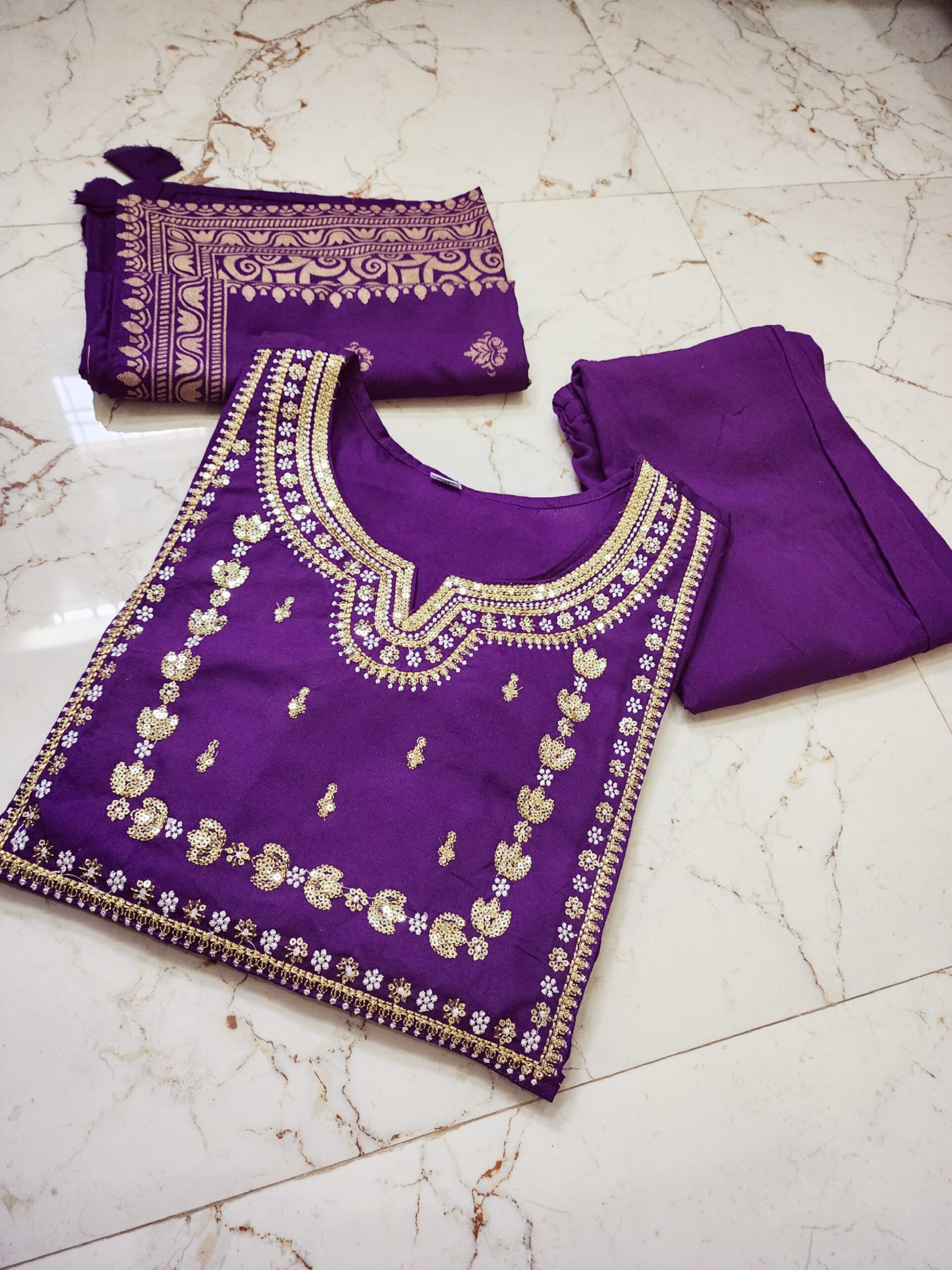Best Reyon export Quality fabric kurti with pant and latkan Dupatta