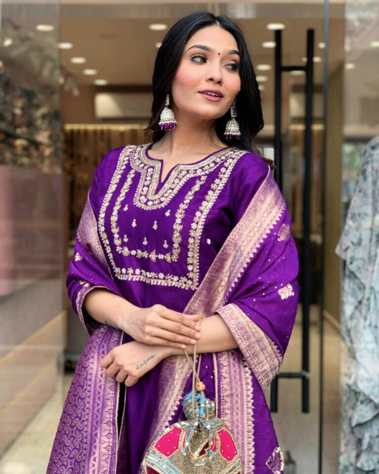 Best Reyon export Quality fabric kurti with pant and latkan Dupatta