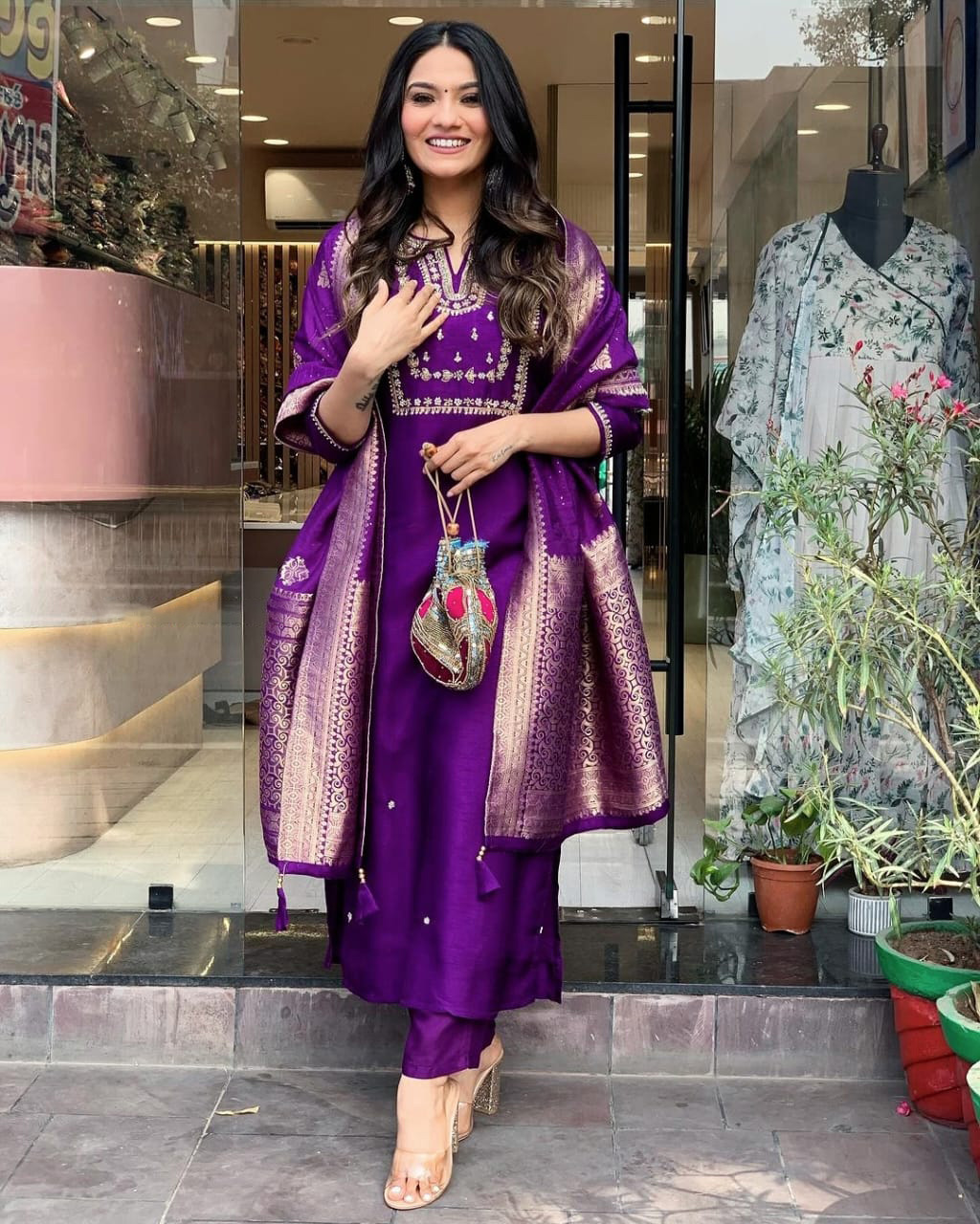 Best Reyon export Quality fabric kurti with pant and latkan Dupatta