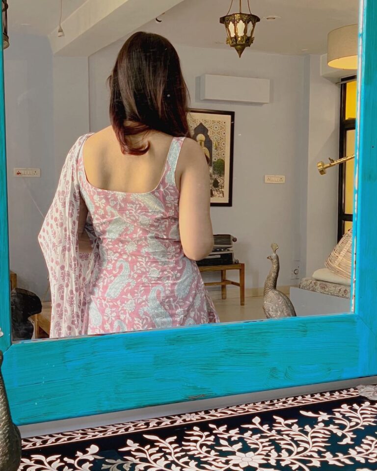 vibrant floral print and confident pocket