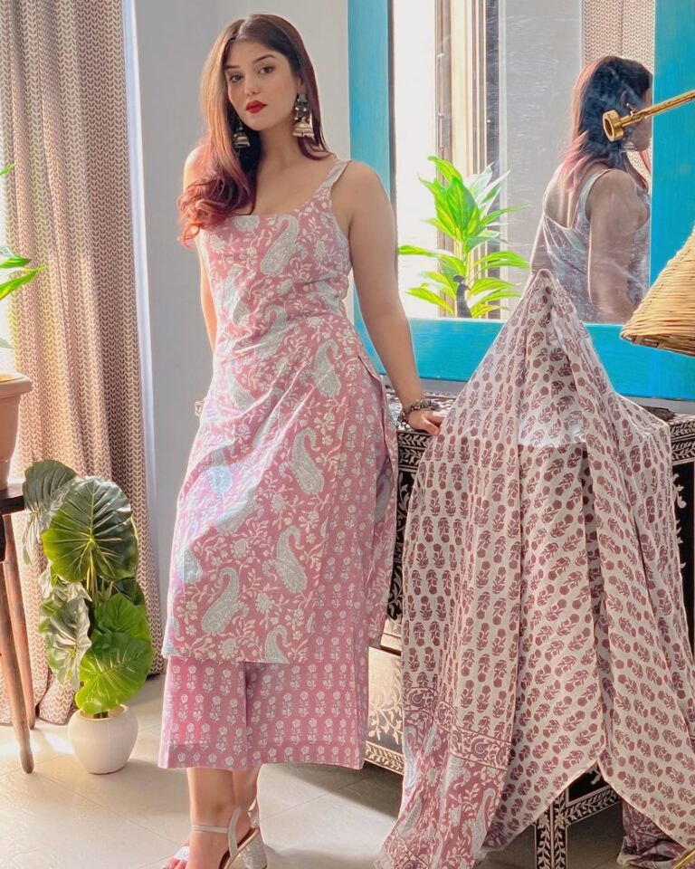 vibrant floral print and confident pocket